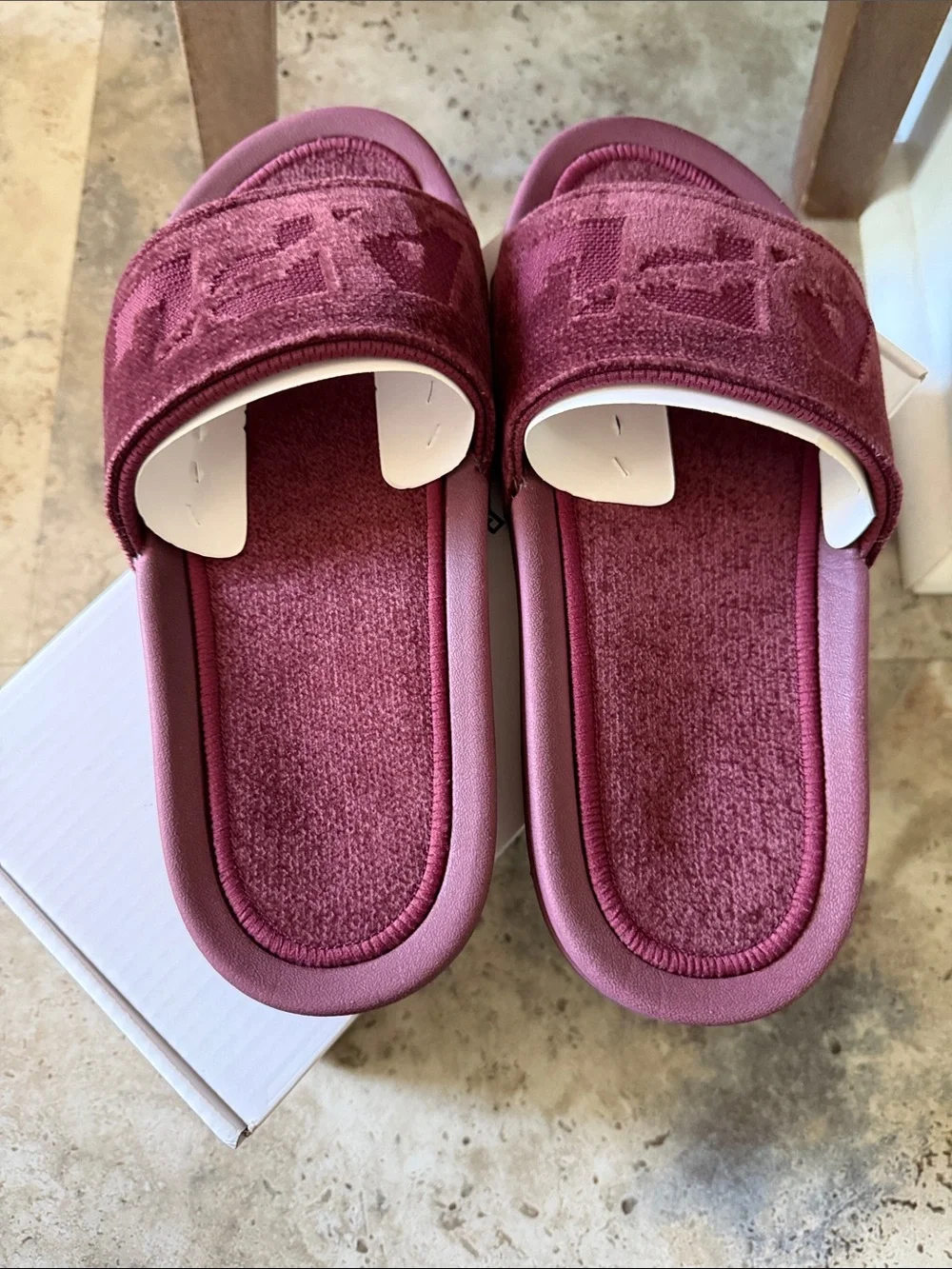 APL Women’s techloom burgundy velvet slide size 7